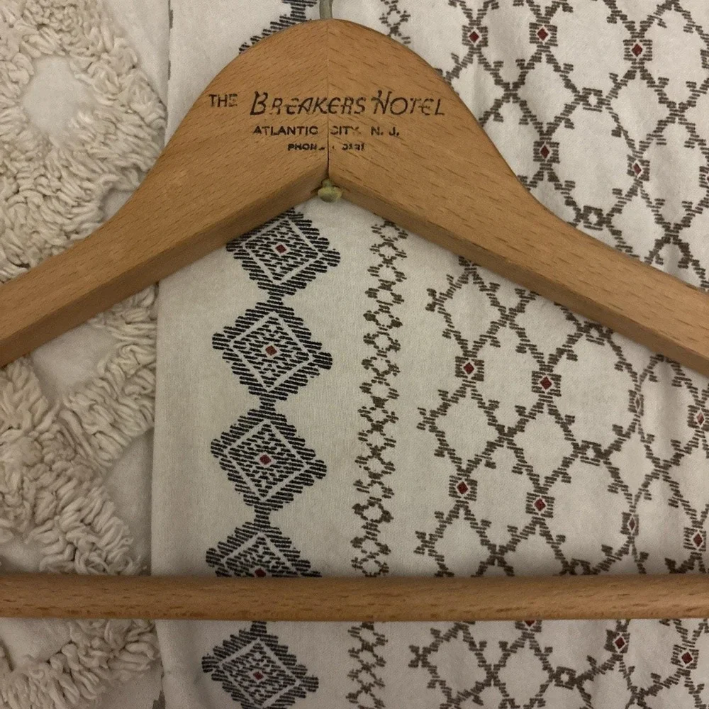 VTG  Wood  Clothes Hanger The‎ Breakers Atlantic City NJ 19